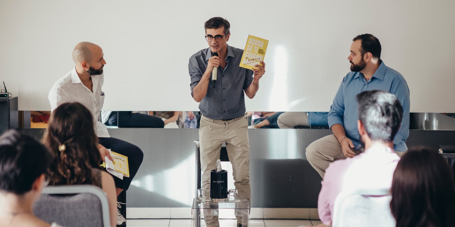 Team di MEP, agenzia di advertising di Bologna, alla presentazione del manuale per aziende, Scusa se ti chiamo di Domenica