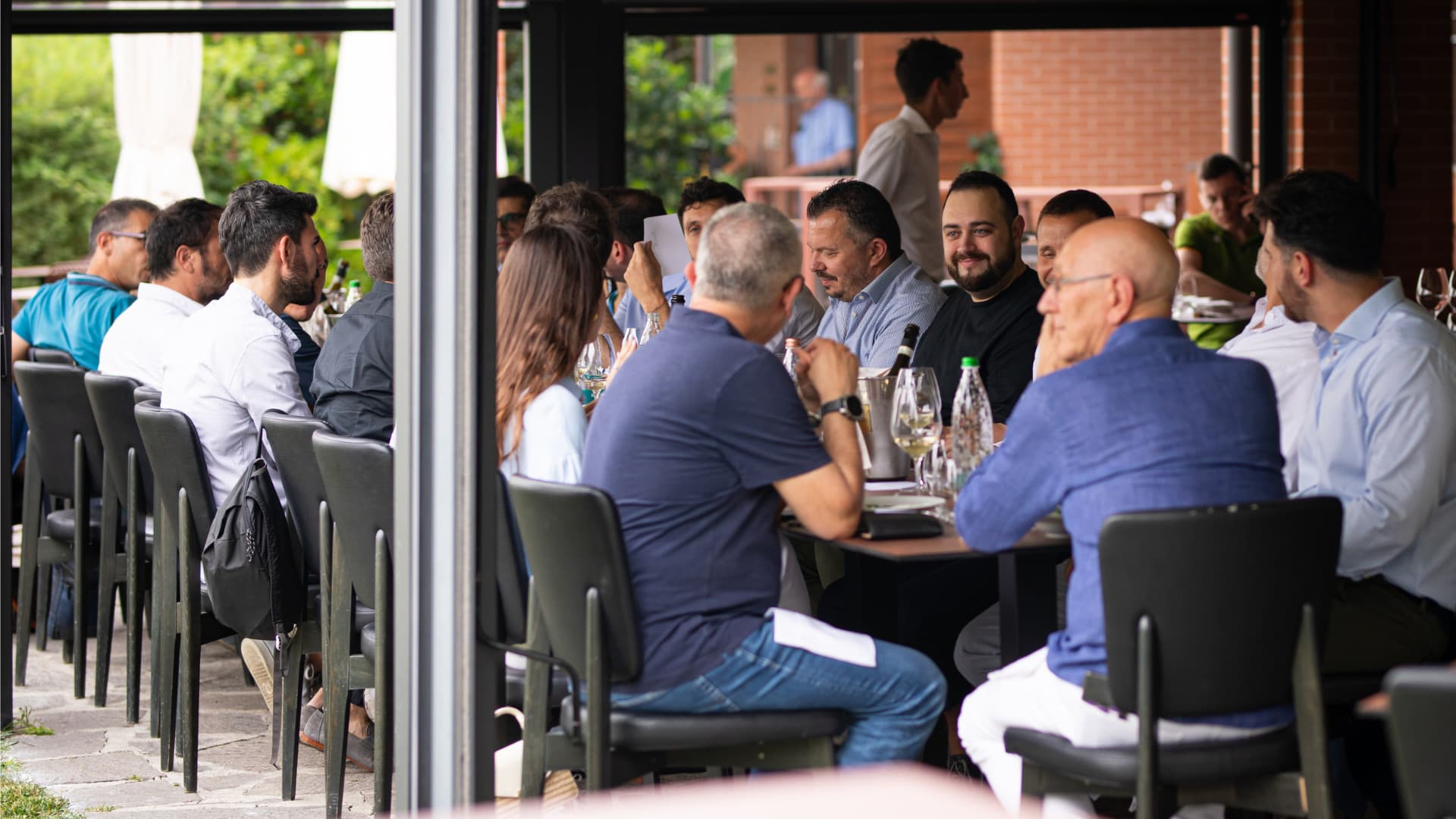 Team di MEP, agenzia di consulenza marketing a Bologna, all’annuale pranzo di networking con i suoi clienti